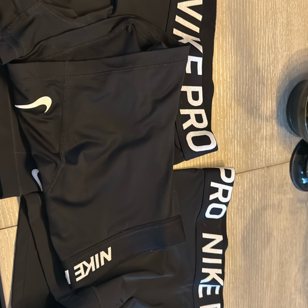 Nike pro black large 2 pairs